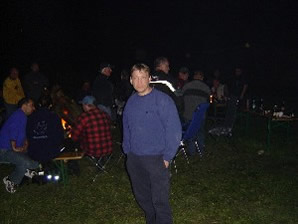 Holger hinter dem Feuer